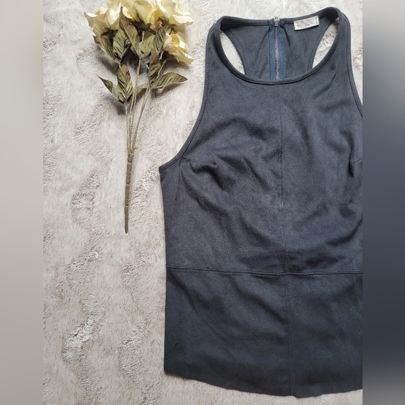 GF Collection Faux Suede Look Gray Sleeveless Top Size M - Picture 4 of 10